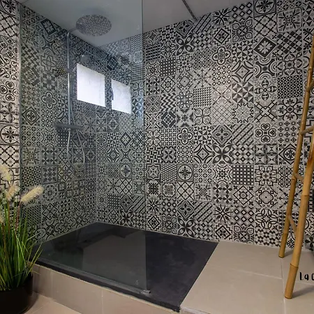 Les 3 Pitchounes 펜션 알비